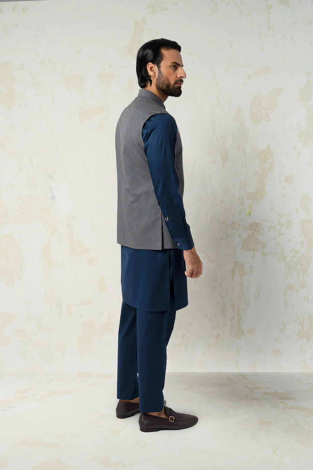 Luxurious Blended Waistcoat - Image 3