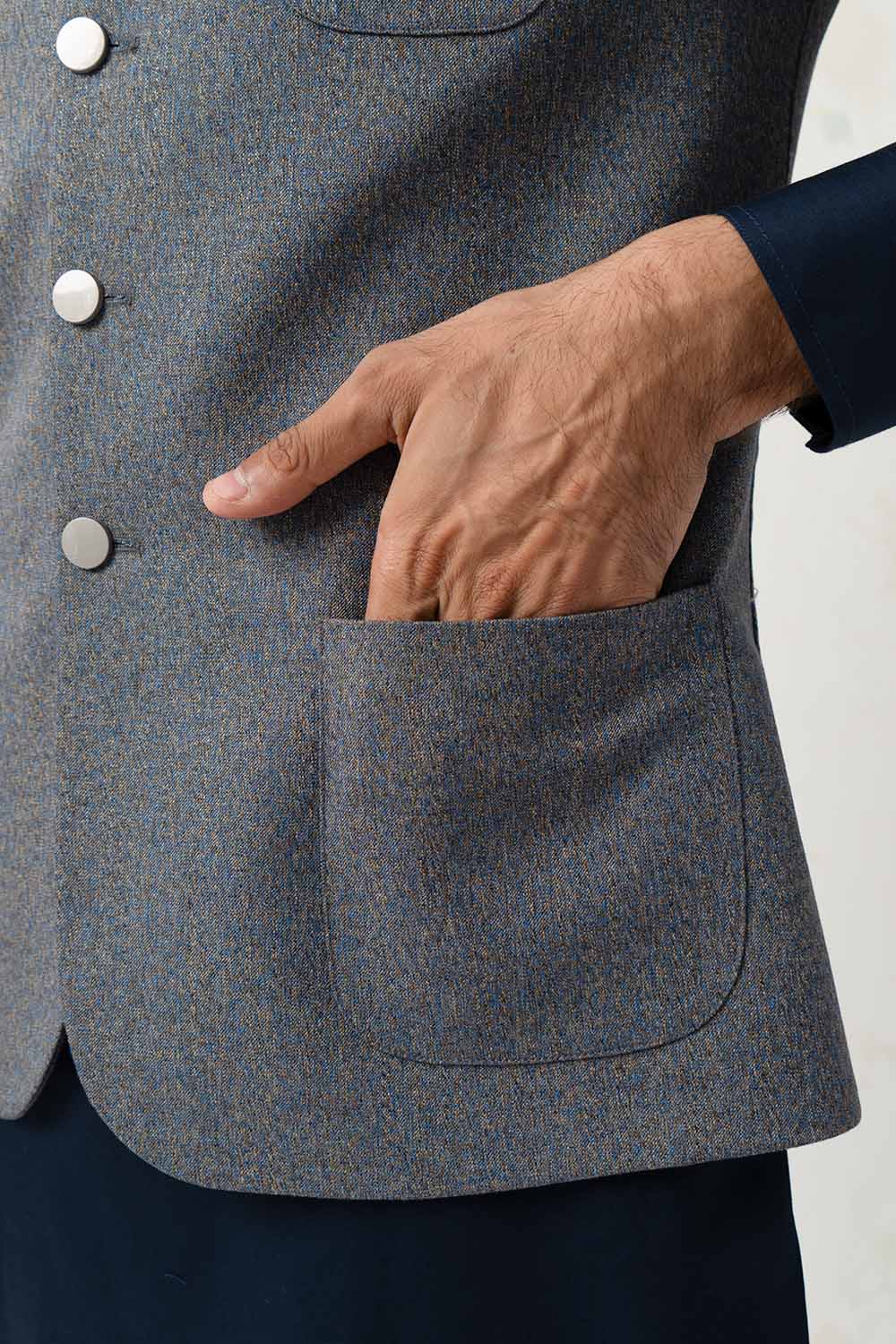 Luxurious Blended Waistcoat - Image 4