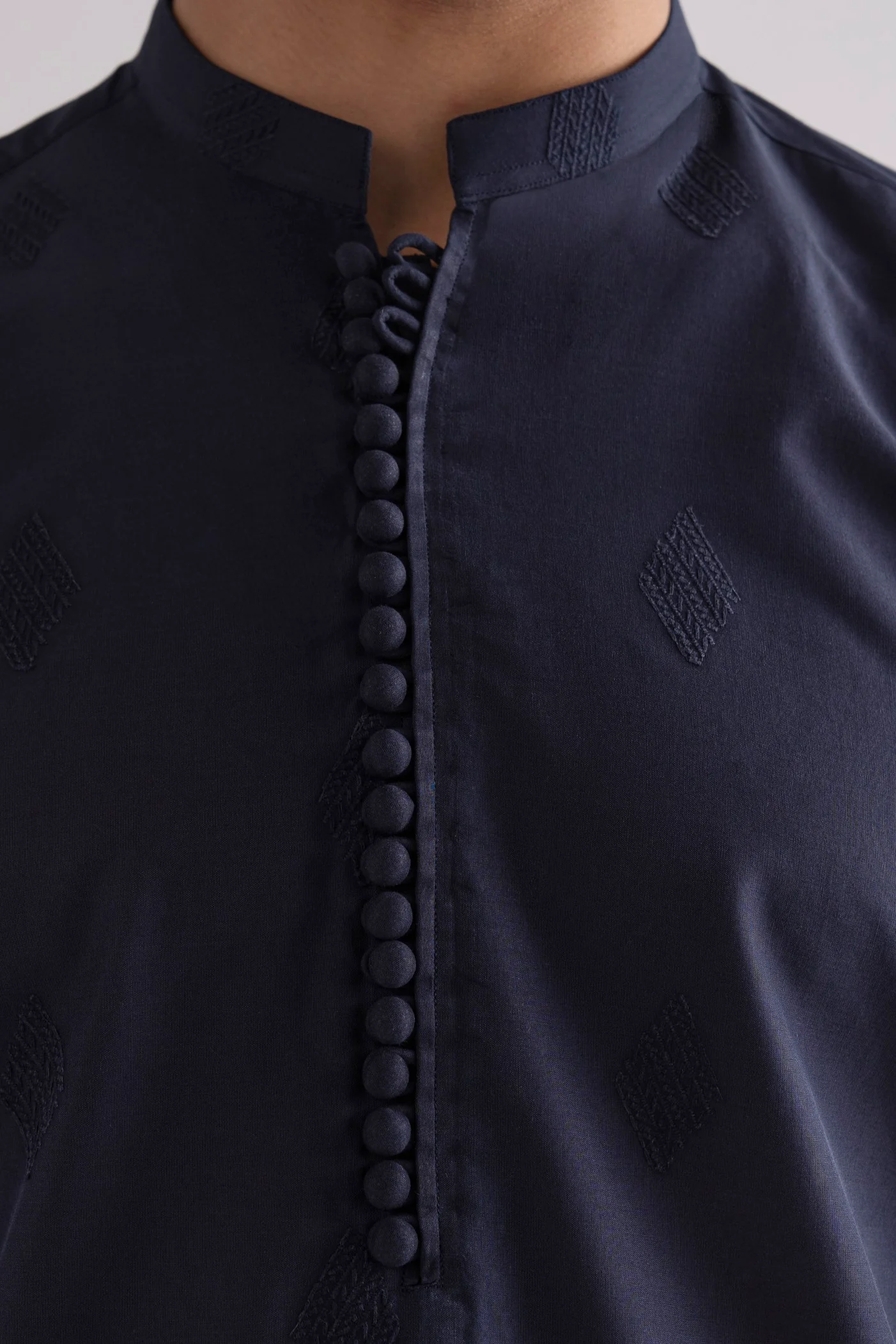 Shiffli Kurta Trouser - Image 4